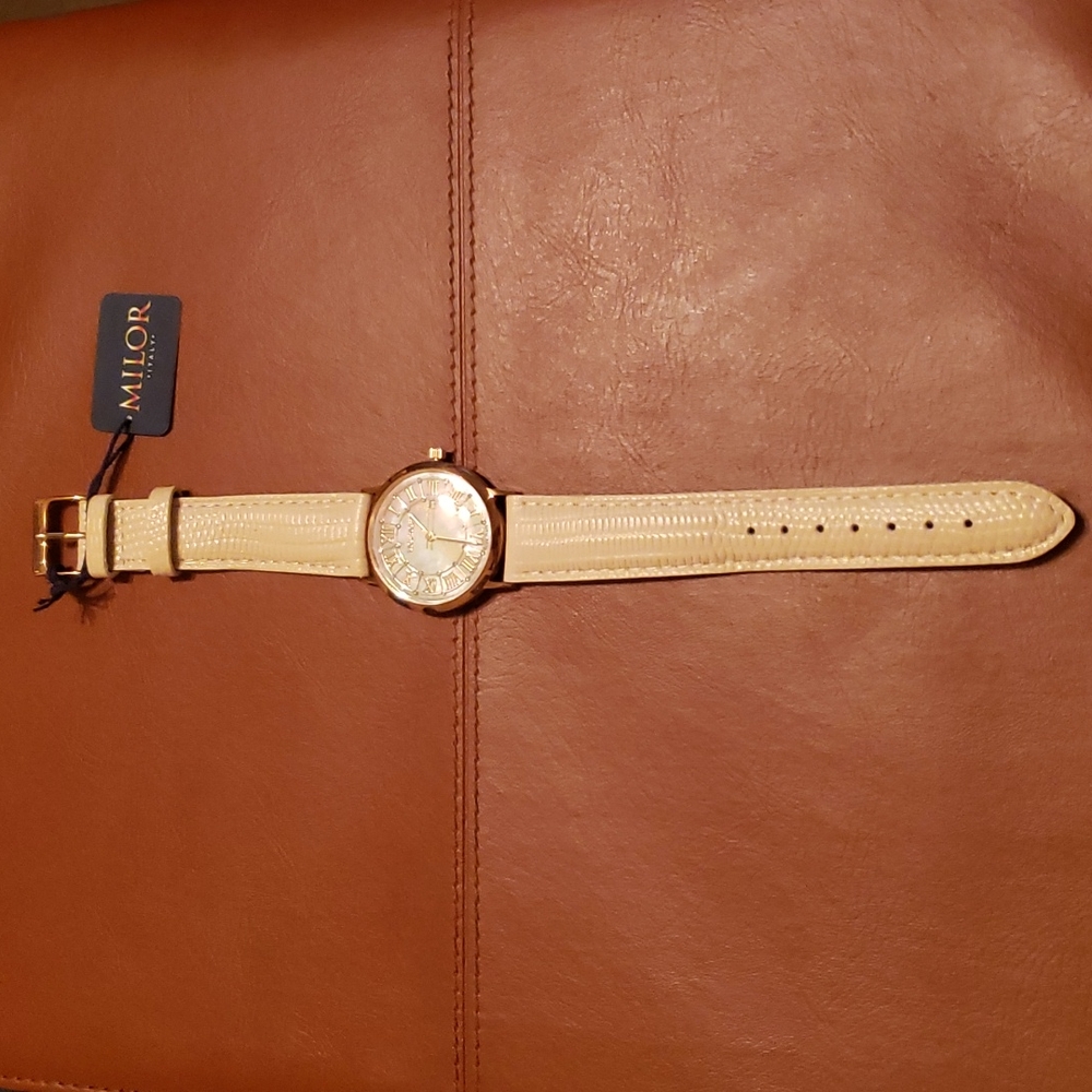 Rare VicencE NWT 14K petite watch